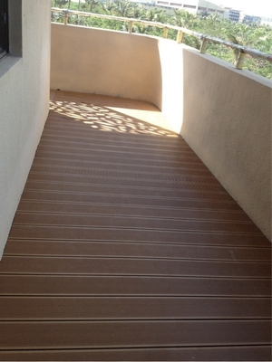 Kekuatan tinggi Wpc Decking Hollow Outdoor Composite Decking ketahanan haus