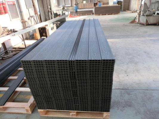 Modern Waterproof Kayu Plastik Komposit Decking Kerongkongan
