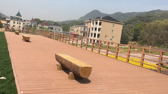 Kekuatan tinggi WPC lantai Decking Untuk Ruang Luar Modern tahan aus