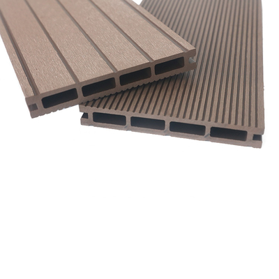 Ketahanan rendah WPC Decking yang tahan lama Cocok untuk hidup di luar ruangan Mudah dipasang