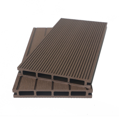Ketahanan rendah WPC Decking yang tahan lama Cocok untuk hidup di luar ruangan Mudah dipasang