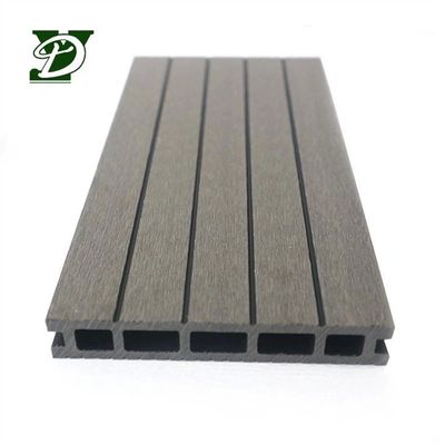 Permukaan Tahan Lama Ramah Lingkungan Superior UV &amp; Fade Resistance WPC Hollow Decking