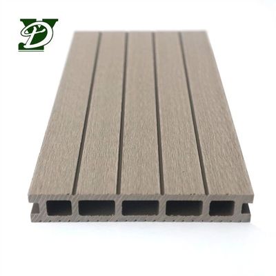 Praktis dan populer Lantai luar ruangan Tahan Air WPC Hollow WPC Decking