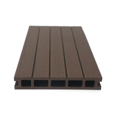 Permukaan Tahan Lama Ramah Lingkungan Superior UV &amp; Fade Resistance WPC Hollow Decking